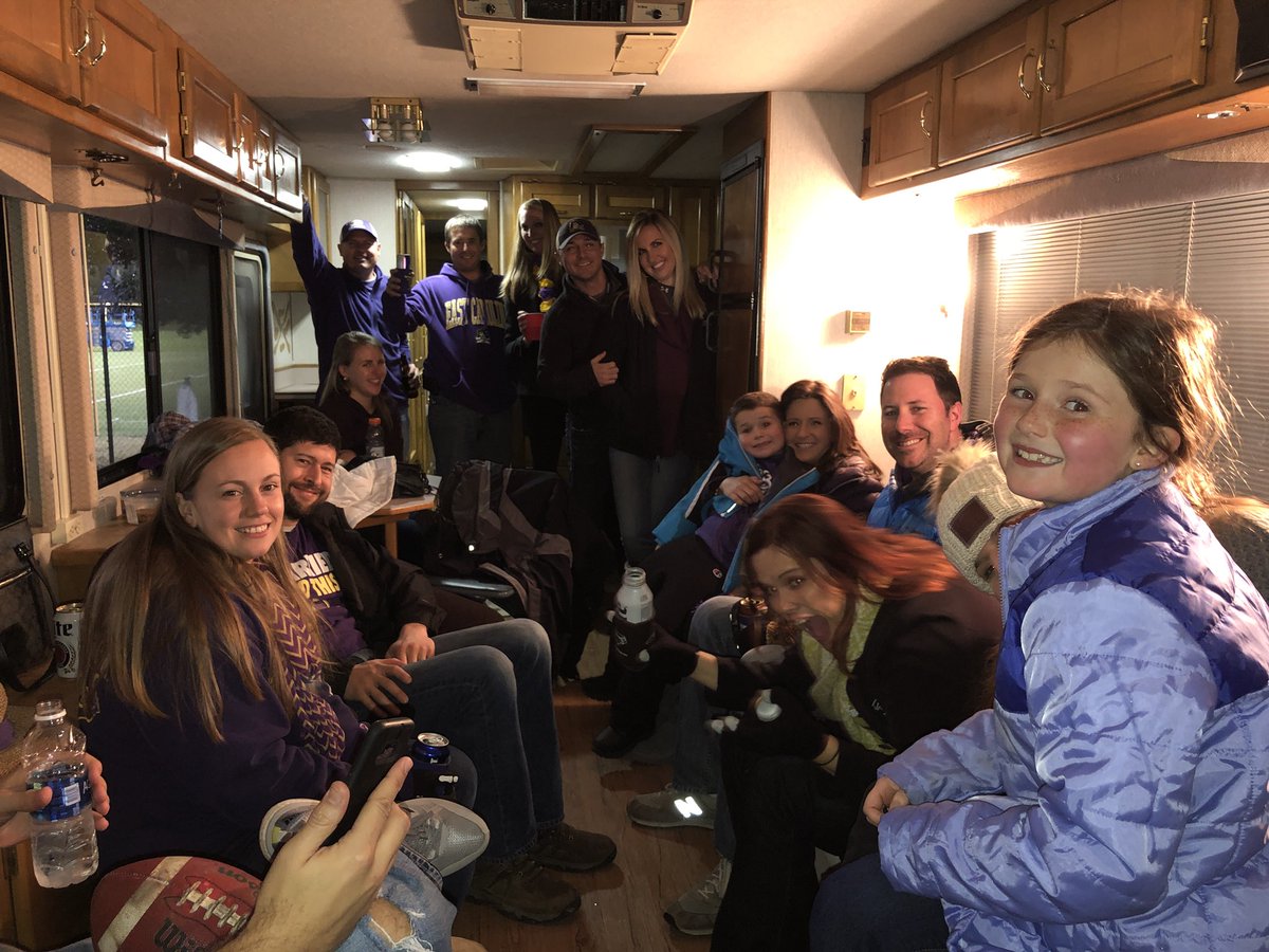 whitetigerrv's tweet photo. RV Party. #ecugameday https://t.co/B65W9ohQH8