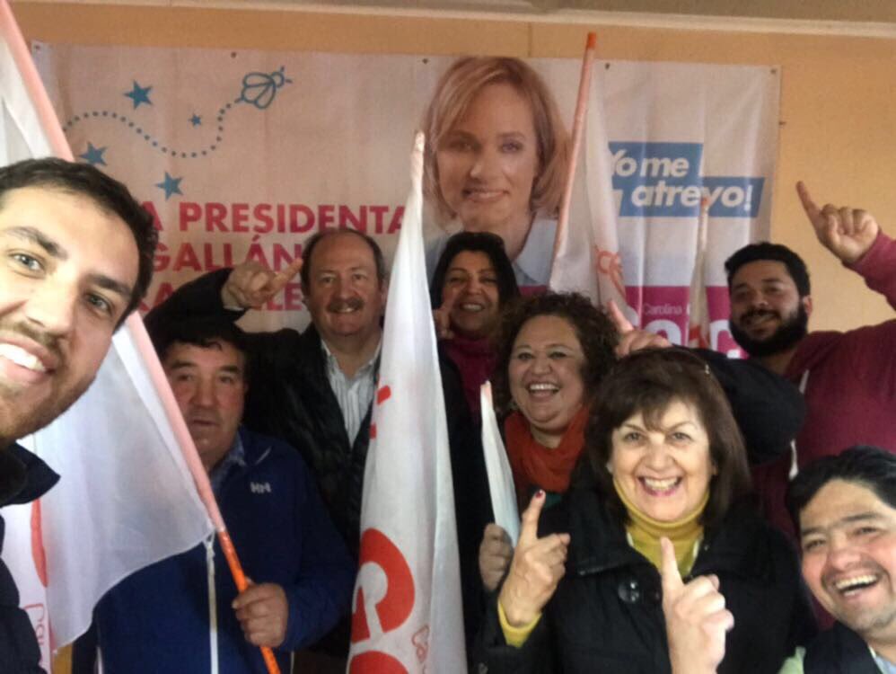 victorigorhess's tweet photo. Desde el fin del mundo con @carolinagoic #goic1 #GoicPresidenta #Goic2vuelta #GoicParaChile https://t.co/JUQ2Lx0xGP