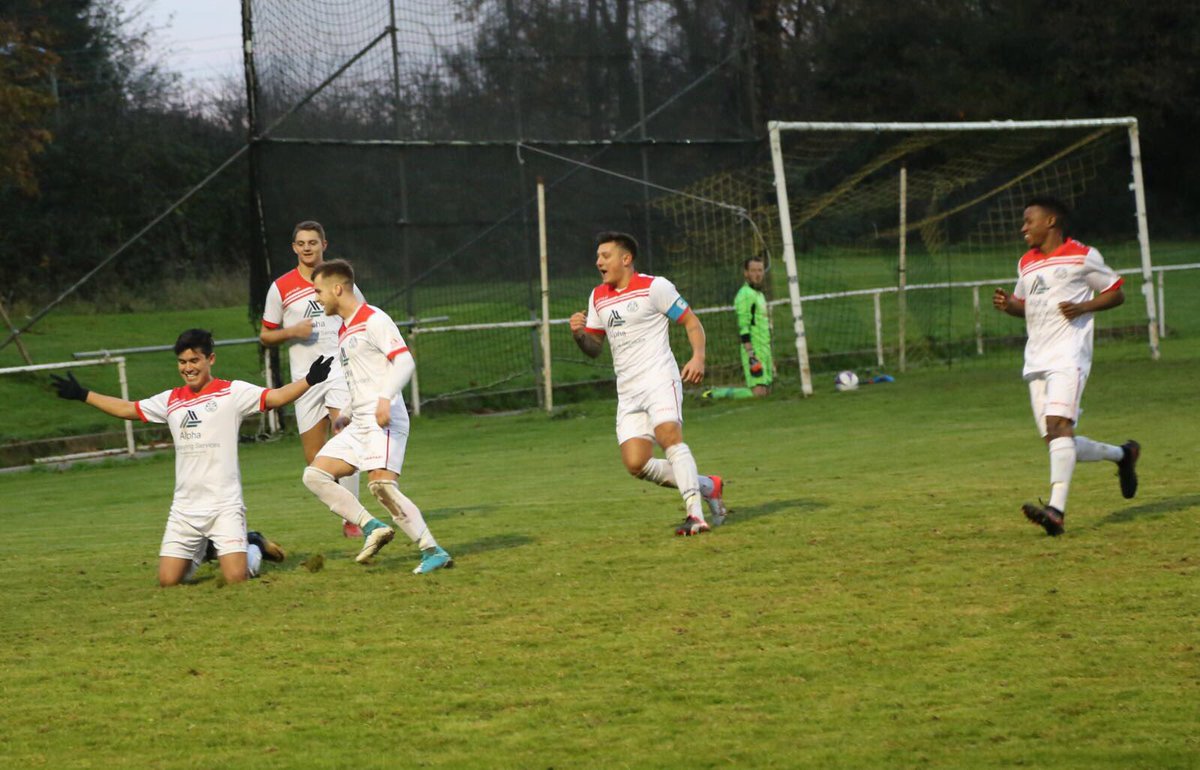 Monster_721's tweet photo. Celebrations for @SouthendManorFC winner today. 2-1 v #BasildonUtd @essexsenior @Adamfpeek https://t.co/q894f6Z0ut