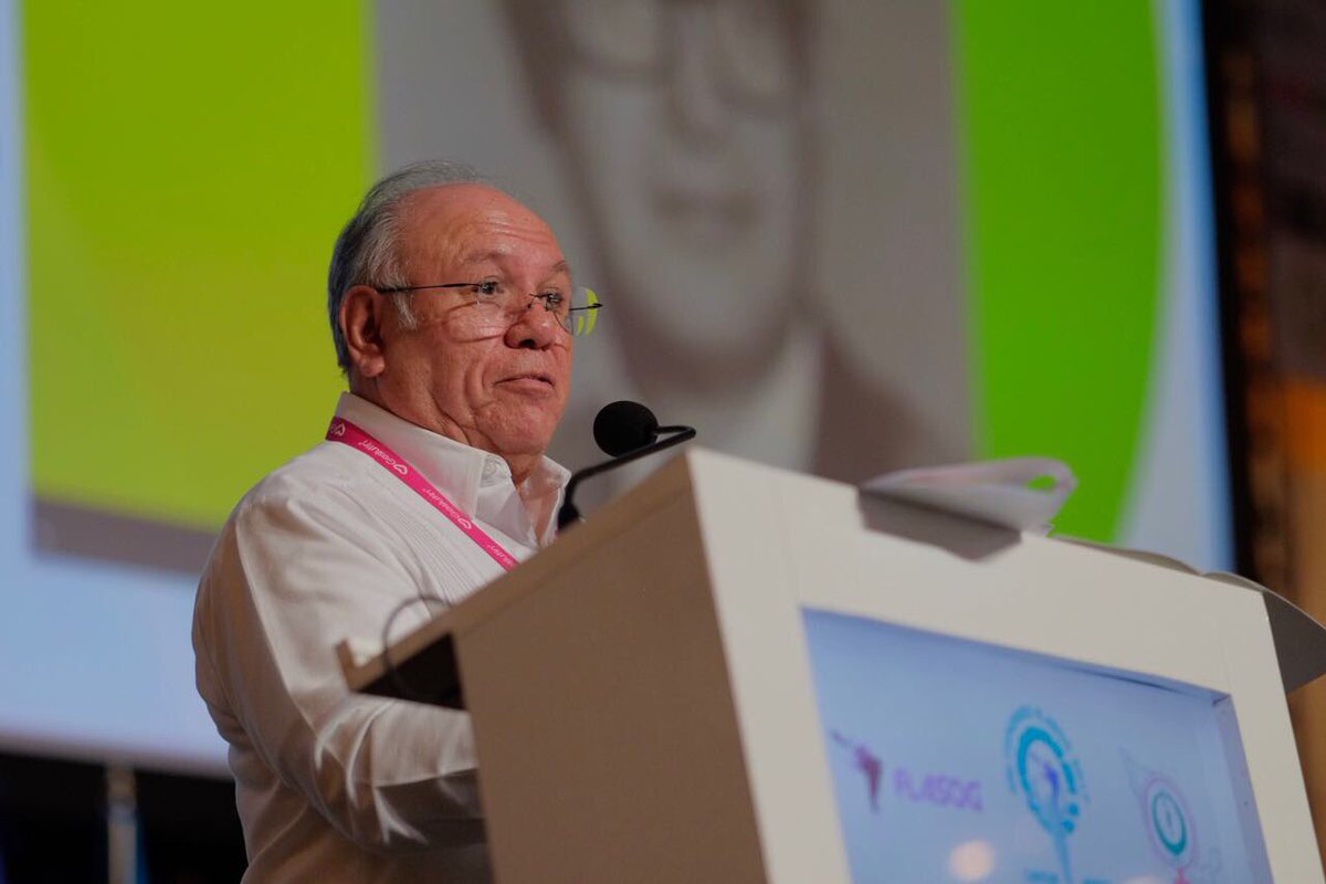 FLASOG's tweet photo. ...el Consejo Directivo de @FemecogOficial se realizó la clausura de #FLASOG2017 🇲🇽 Nos vemos en Paraguay 2020 🇵🇾 (2/2) https://t.co/uinqVuSxjN