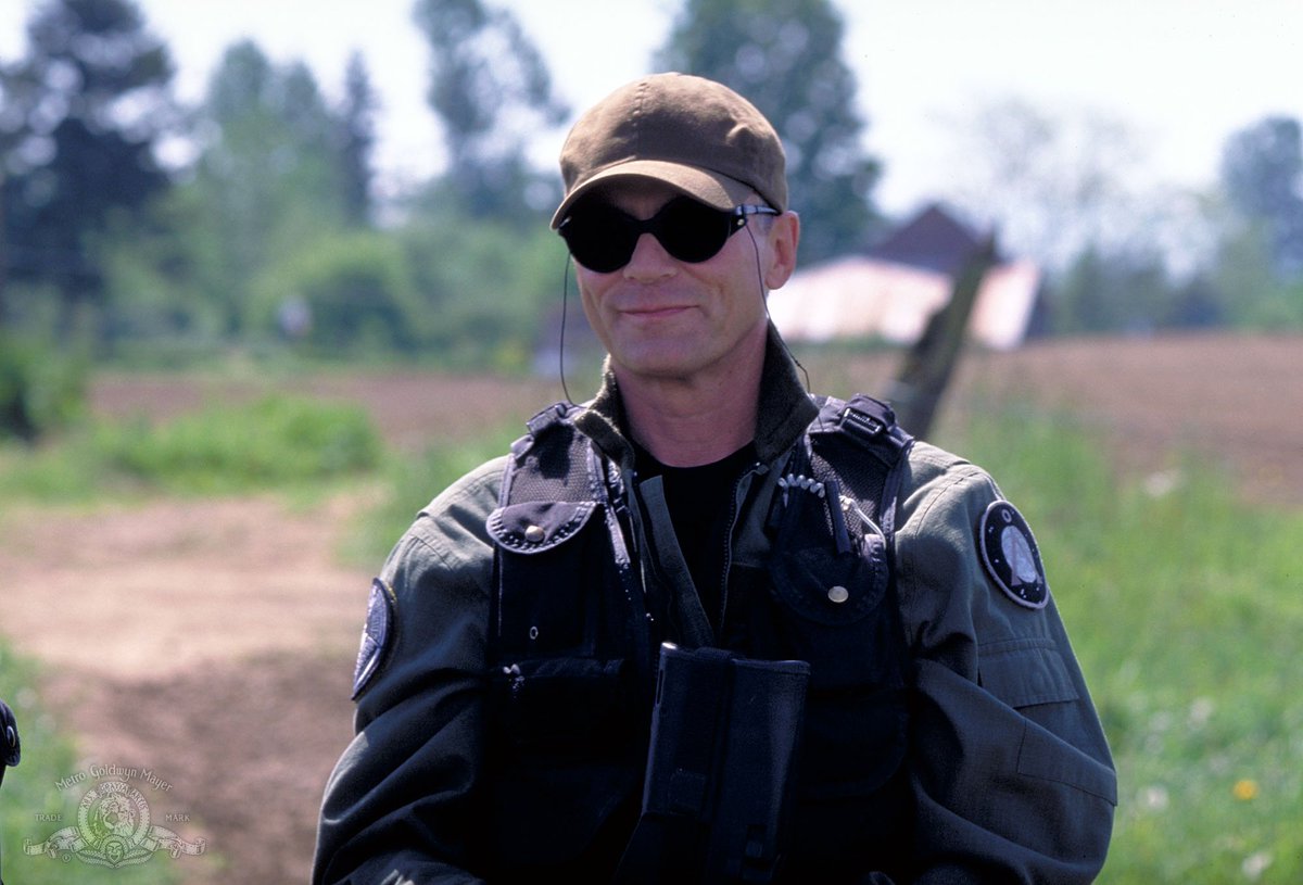 loudstranger's tweet photo. #Stargate #SG1 #behindthescenes 5.10 #y2001 https://t.co/sXkVFKaueE