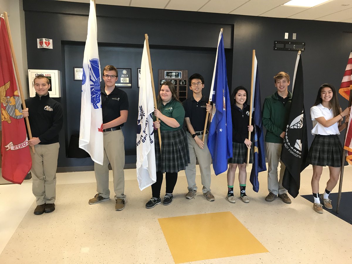 FMCHS_PRINCIPAL's tweet photo. Happy Veterans Day! Thank you for your service and sacrifice. #FMCHS assembly. #thankaveteran https://t.co/HyxjP4br8D