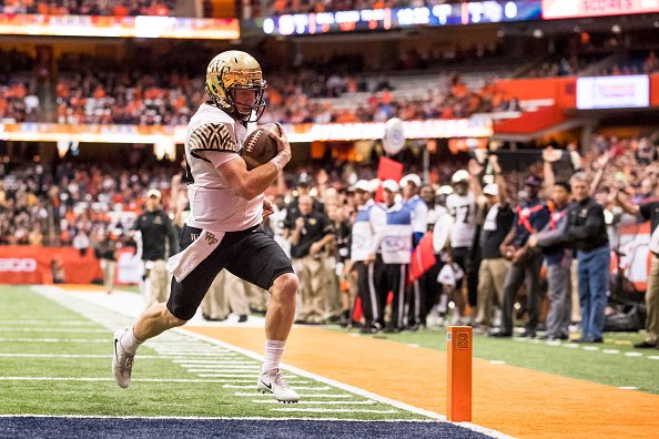 CSNowTweets's tweet photo. Not a bad day at the office for @WakeFB... 

7⃣3⃣4⃣ total yards
3⃣7⃣1⃣ rushing yards
3⃣6⃣3⃣ passing yards
6⃣4⃣ points https://t.co/bdpjnft5cC