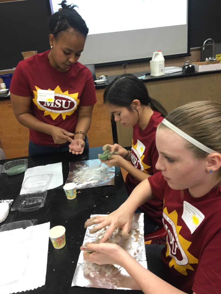 clarasimmons09's tweet photo. Math, Science and U Girls Conference!  #cvisdlearns #CVISD https://t.co/bXsCXKfZNf