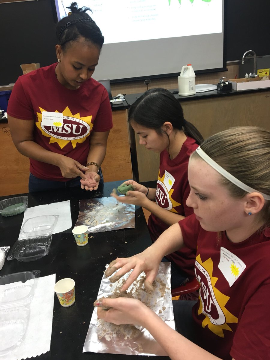 clarasimmons09's tweet photo. Math, Science and U Girls Conference!  #cvisdlearns #CVISD https://t.co/bXsCXKfZNf