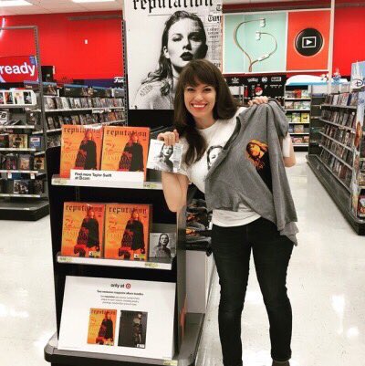 taylorswift13's tweet photo. #reputaylurking #reputation ❤️ https://t.co/3p2sIX7WGU