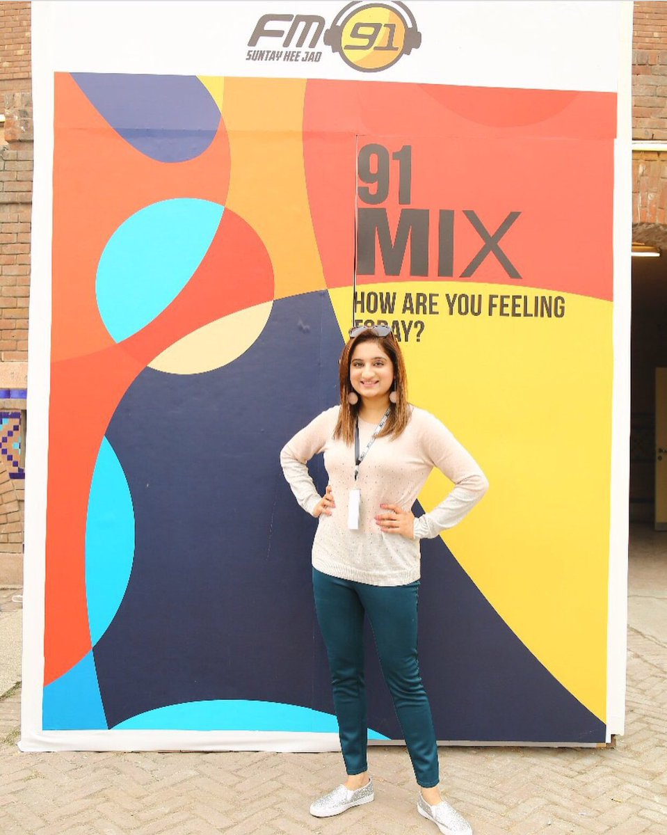 SophiyAnjam's tweet photo. Had a great time at the #Mix2017 earlier today! Come say hi to us at our cool booth tmrw ✌️️ #FindYourMix #91Mix 🌟 https://t.co/U4U73jUGI8