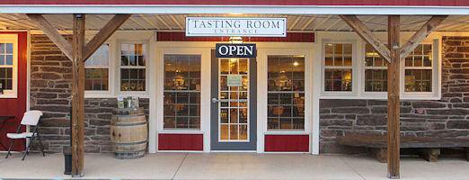 ArmstrongValley's tweet photo. Get your holiday wine online at https://t.co/wvloGLSFsV , or visit us at 212 Rutter Rd in Halifax, PA and get a taste of some local wines.  Try our Cranberry, which goes great with your Thanksgiving turkey.  For 3 or more bottles in PA, the shipping is FREE! https://t.co/vk911mDf7O