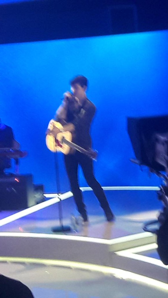 chaomendespage's tweet photo. Desculpa, minha camera não foca em falsos.

#EMABiggestFansShawnMendes https://t.co/BDel5lpCbW