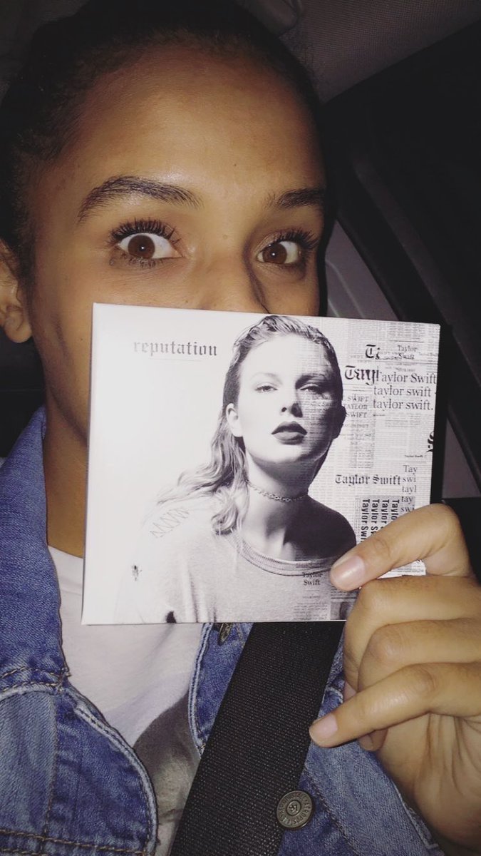 taylorswift13's tweet photo. #reputaylurking #reputation ❤️ https://t.co/K3tUWVvmpd