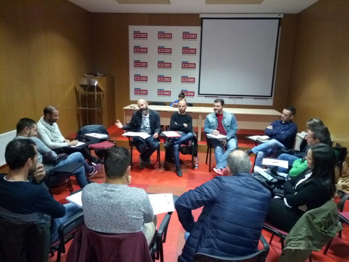 ccoopsavigo's tweet photo. Mañana de trabajo con la ejecutiva de la ss de psa vigo. #debate #analisis #opinion #equipo #ccoosuma https://t.co/FGfGM9M5uo