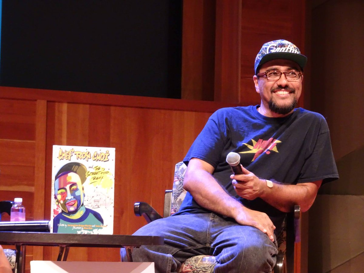 ReadersToEaters's tweet photo. Holy #Batman! #GraffitiArt pioneer @ManOneArt signing #PictureBook #ChefRoyChoiAndTheStreetFoodRemix @ #DesignerCon @noon Sat-Sun. #CrewestPavilion, HallC#1612 More of his art@ #crewest https://t.co/qvFW5bM77d https://t.co/uATTlrzcwz