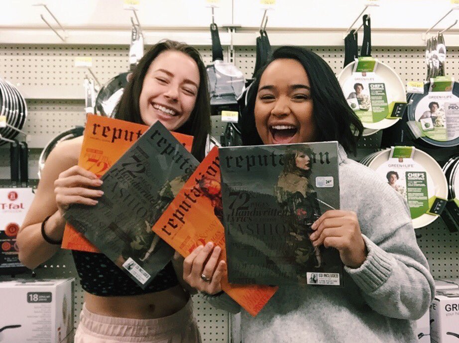 taylorswift13's tweet photo. #reputaylurking #reputation ❤️ https://t.co/9n2rvbzXph