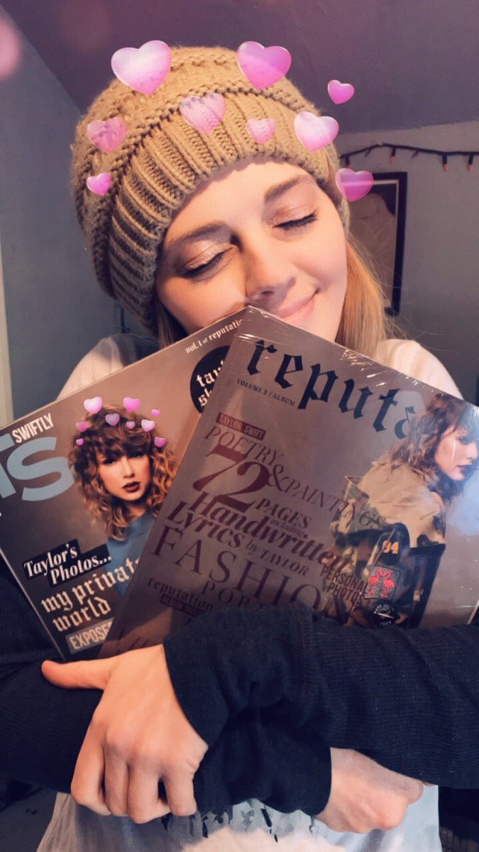 taylorswift13's tweet photo. #reputaylurking #reputation ❤️ https://t.co/9n2rvbzXph