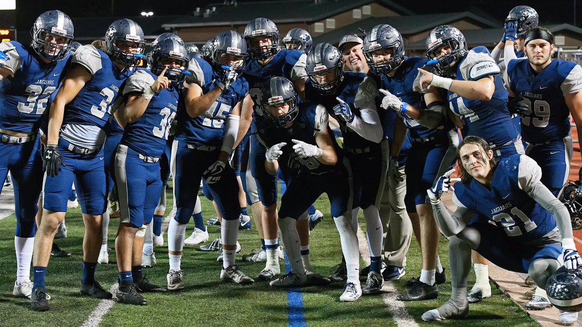 lorenziniphotog's tweet photo. Coach Harrison wins for best photo bomb! https://t.co/zwKYljLpn5