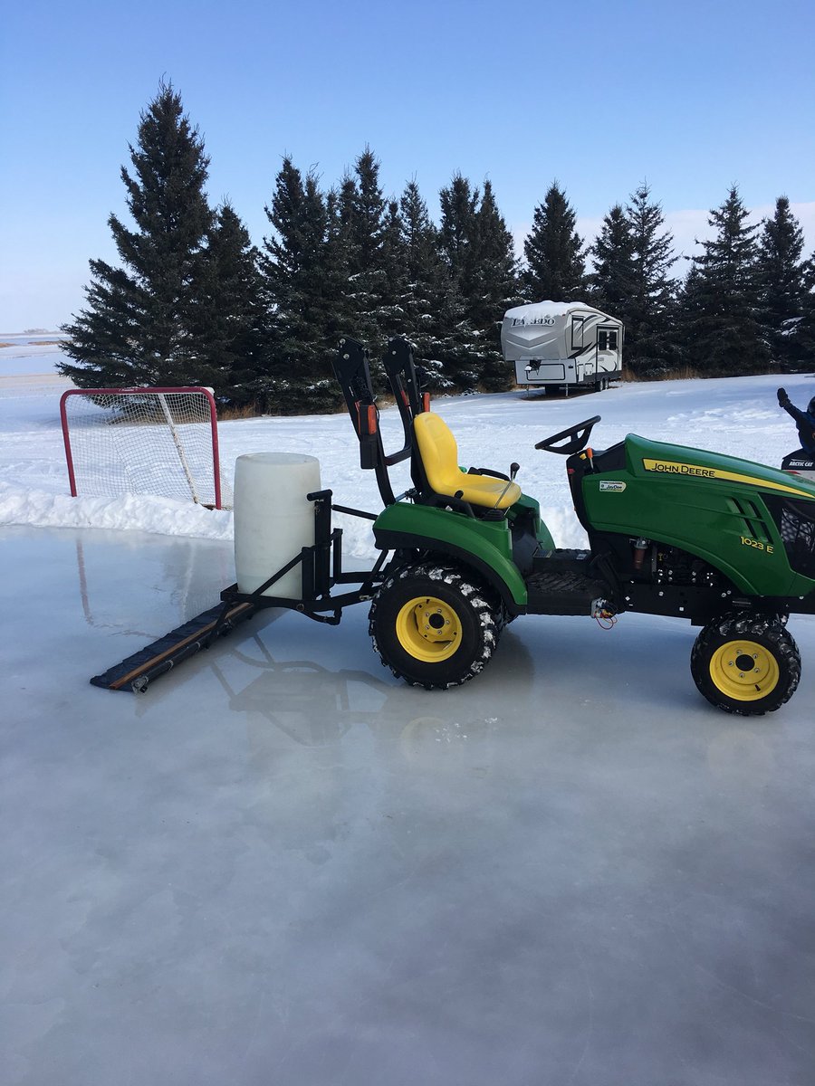 bryce_thom's tweet photo. The Riverside Rink is getting a lot of use this weekend.  #backyardzambonidriver https://t.co/oTeycCdV6U