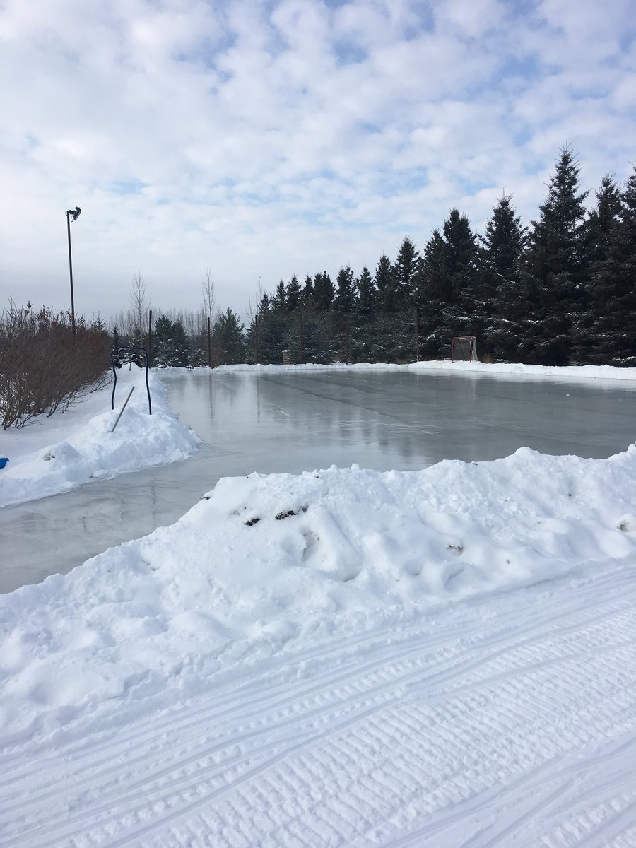 bryce_thom's tweet photo. The Riverside Rink is getting a lot of use this weekend.  #backyardzambonidriver https://t.co/oTeycCdV6U
