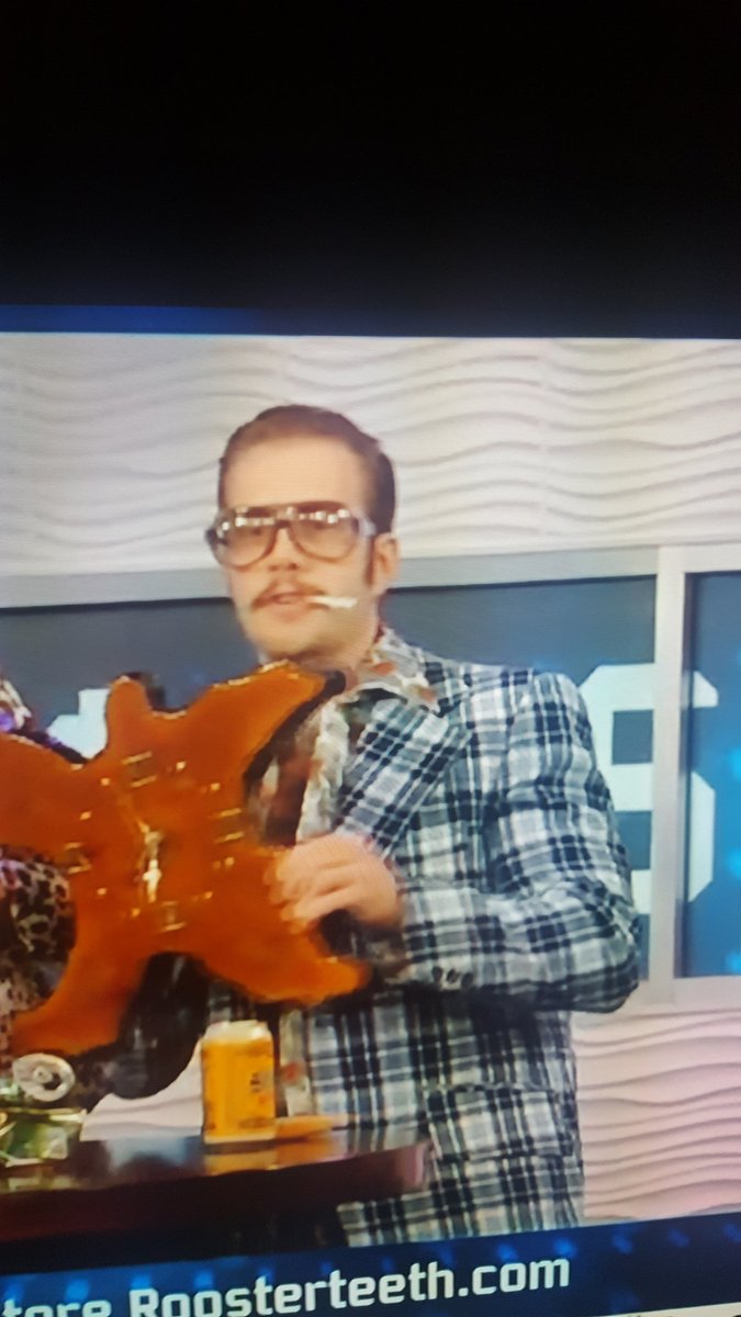 Chrisey96's tweet photo. #RTExtraLife A little uncanny wouldn't you say https://t.co/qDBbeskSMy