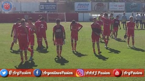 AAAJPasion_'s tweet photo. #Juveniles Final del partido, la 9na de #AAAJ le ganó 2 a 0 a #CruceroN y jugará la final con #NChicago. Goles: Redondo y Herrera (foto) https://t.co/NWNSARBzVS