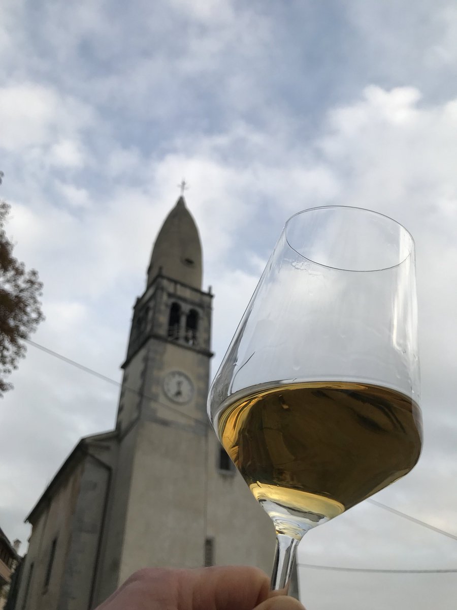 finovino_nl's tweet photo. St. Maarten in het #Karst gebied #sloveensewijn #cultuur #Slovenië #orangewine #wijn #prsut #teran #martinovanjenakrasu #martinovanje #stmartinsday https://t.co/r4XzWkKASz