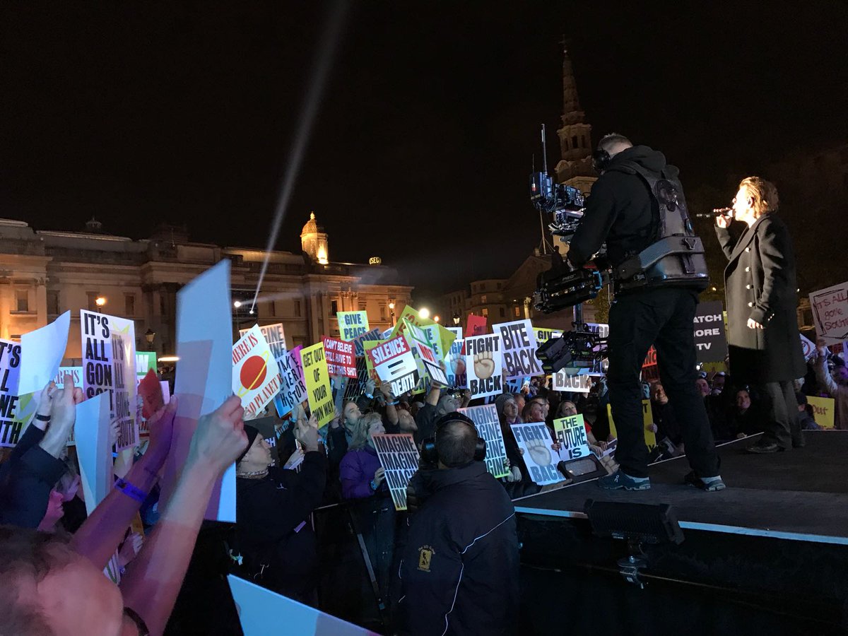 U2start's tweet photo. Some of the signs handed out to the crowd as part of the Get Out Of Your Own Way video shoot. #MTVEMA #u2trafalgarsquare #SongsOfExperience https://t.co/aGVYcAwzv1