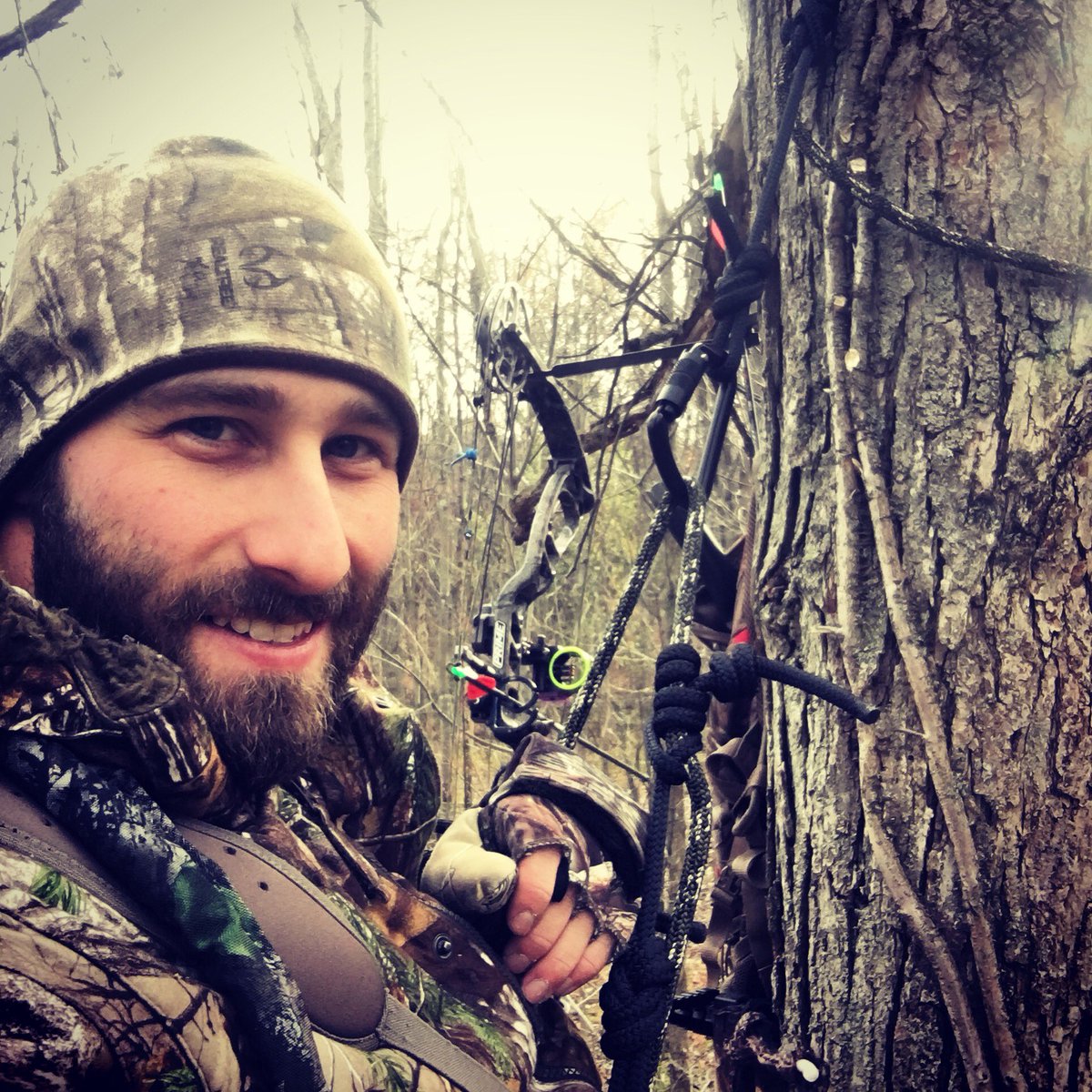 DHBowhunter's tweet photo. Saddle up! Had a 1.5 year old 6 point at 10 yards early in the hunt. Holding out for something more mature. #qdma #rutrollcall #Bowhunter https://t.co/2epGfZg9GC