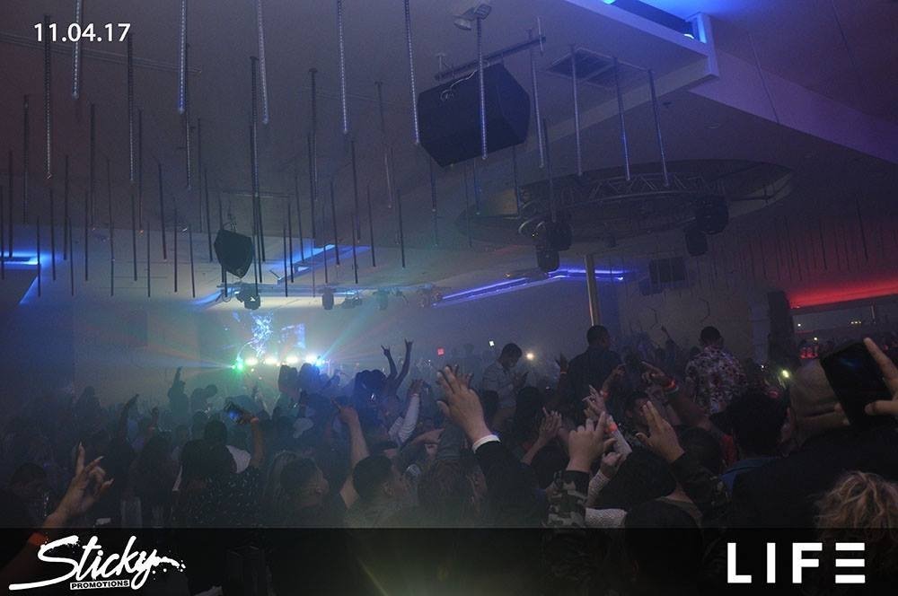 Chic new club raises glam quotient for Midtown nightlife ...