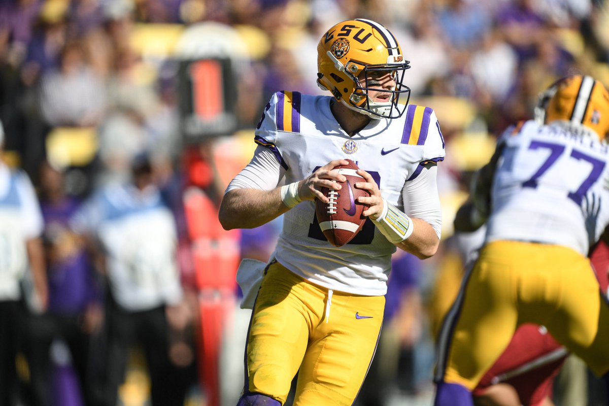 LSUfootball's tweet photo. TIGERS WIN! TIGERS WIN! LSU KEEPS THE BOOT with a 33-10 win against Arkansas! #GeauxTigers https://t.co/EWu3RIslEx