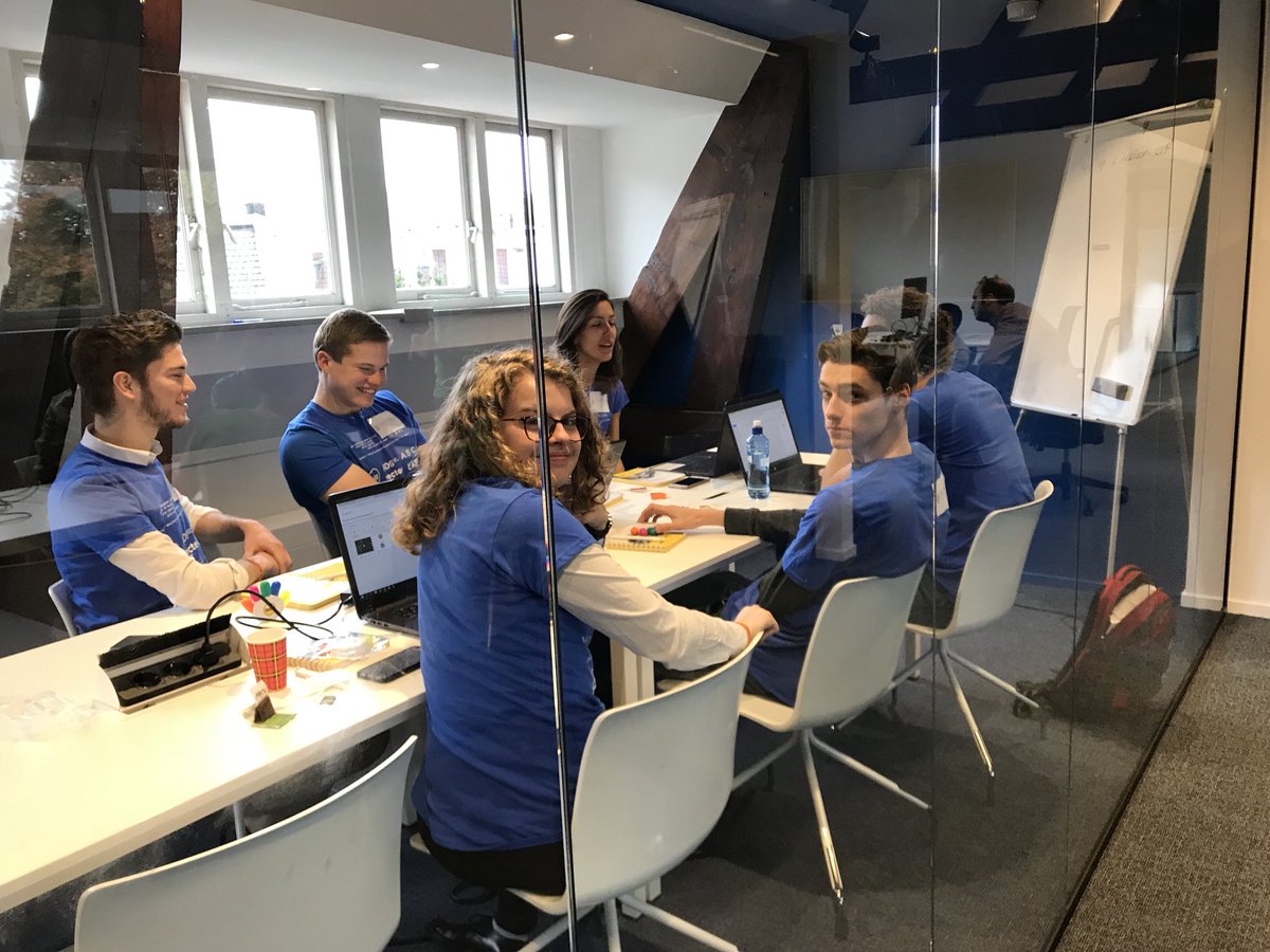stoppestennu's tweet photo. @Xomnia_BV @ARAG_nl Impressie foto’s van de datathon, 24 uur non-stop gaan ze door. Stop Cyberbullying in 24h. Good luck teams! #XomniaDatathon Together with @ARAG_nl and @stoppestennu @Xomnia_BV https://t.co/W67cOgneas