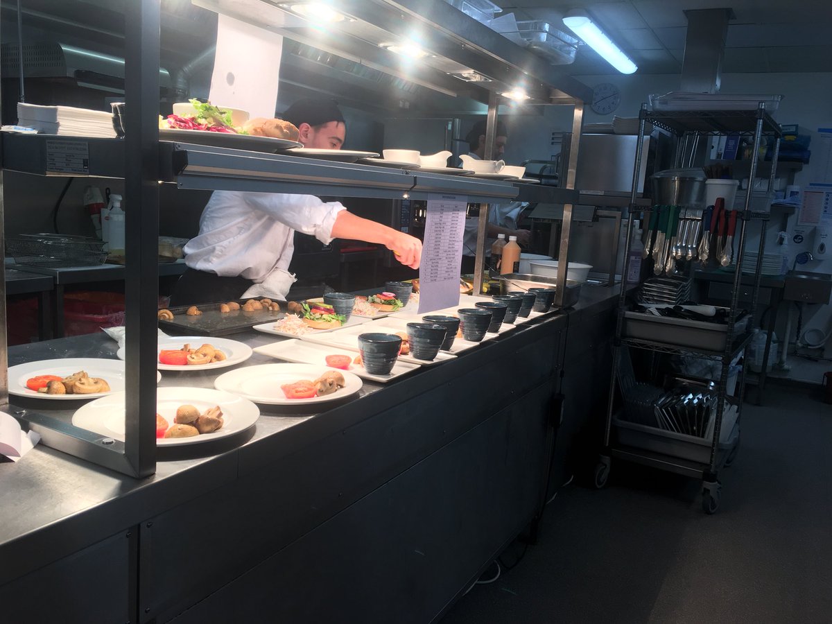 Aren’t they doing a great job? 21 dinner covers in one shot! 👏👏 well done guys <a href="/PIstalbanscity/">PI St Albans City</a> <a href="/Michael92894312/">Michael Paris</a> <a href="/NPeristiani12/">Natalia Peristiani</a>