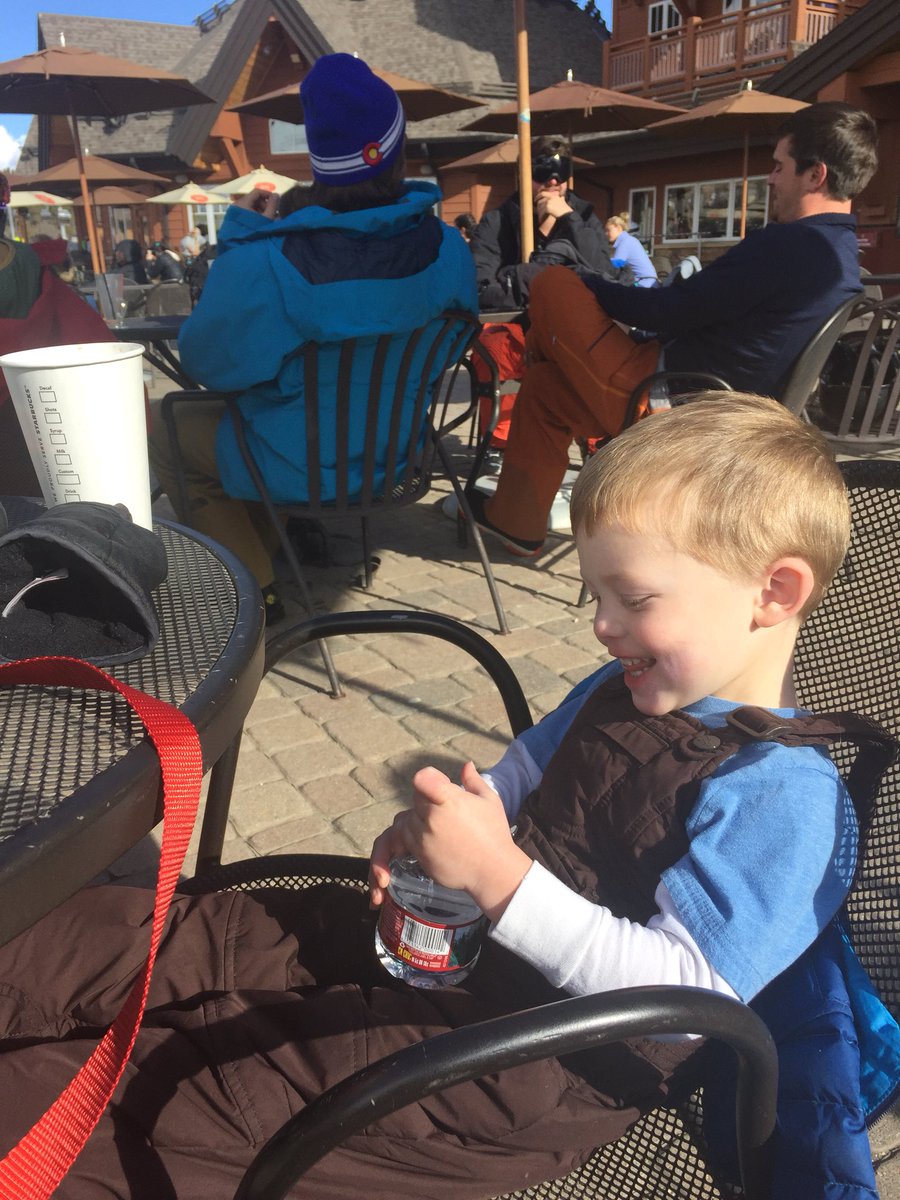 CaryGummelt's tweet photo. First hot cocoa break of the ski season @breckenridgemtn #First30 https://t.co/1AcLEcJ6W9