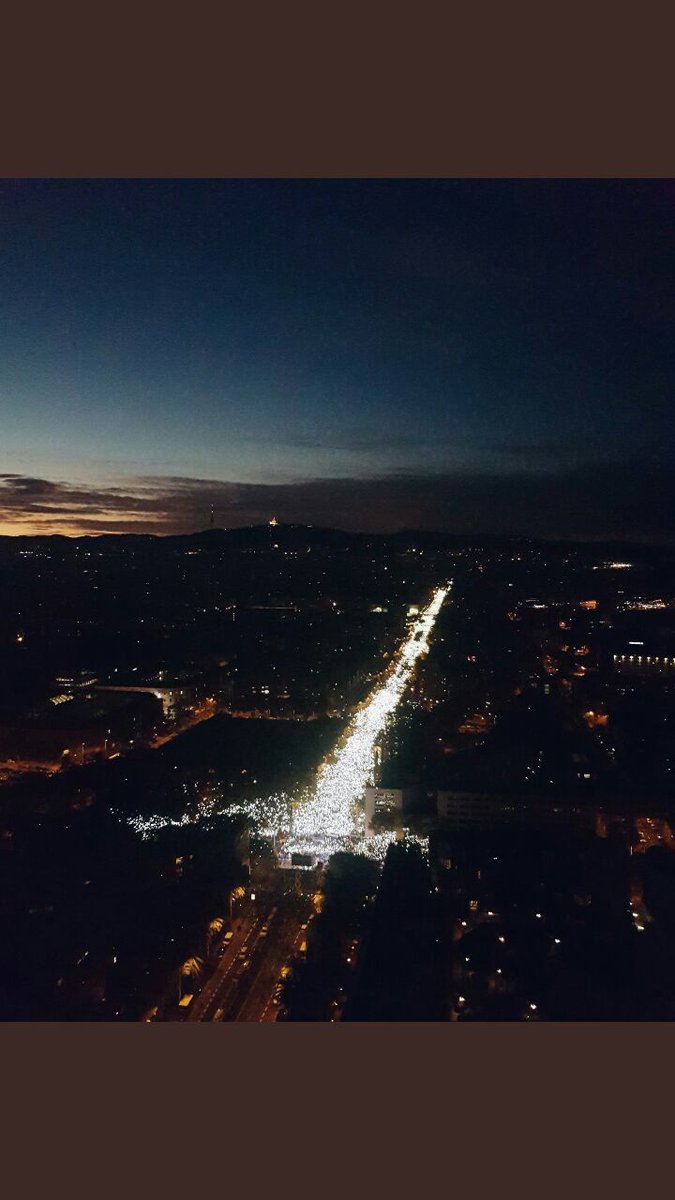 marc_beltran's tweet photo. @na_mayor I en el viatge de tornada a casa ja tenim ruta i hotels per a la propera: pròxima estació #7Des a Brussel·les perquè els catalans fem coses i avui hem fet brillar esperances i il·lusions renovades https://t.co/O4bCsnf9rC