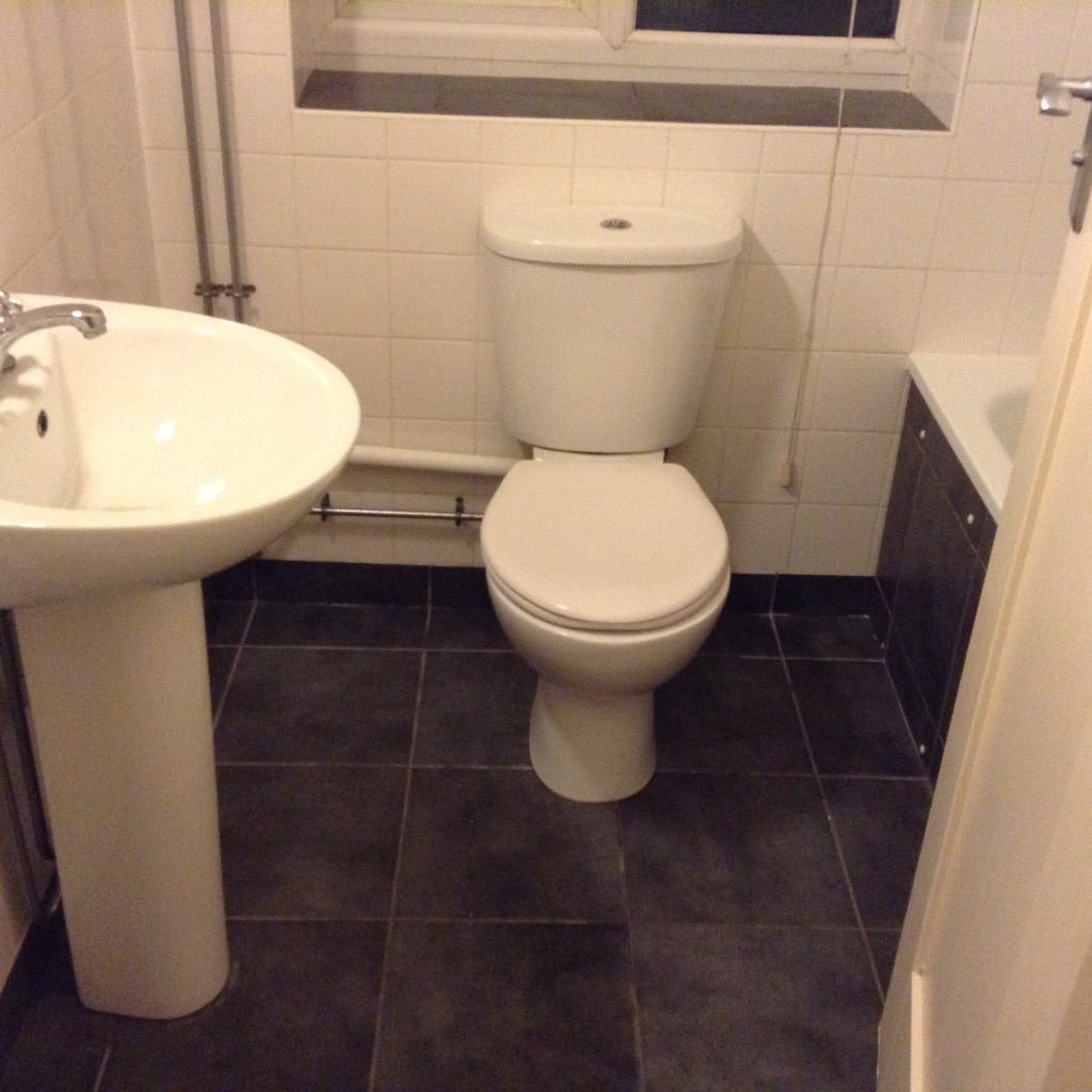 SimplyKleenLtd's tweet photo. End of tenancy #clean completed #Streatham #sw16 #toptobottom #kitchen #bathroom #frame #lights #dirt #cooker #inside #property #carpet https://t.co/I9o1duAKz5