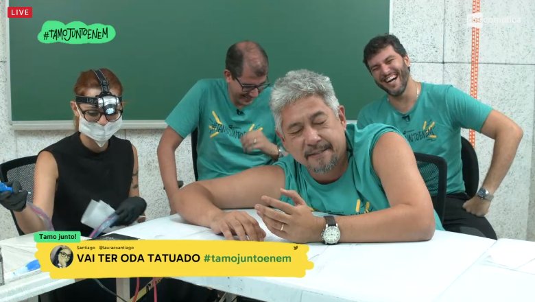 descomplica's tweet photo. RINDO DE NERVOSO #TamoJuntoNoEnem ao vivo https://t.co/VyipJwgiNc https://t.co/80E4JMXKTZ