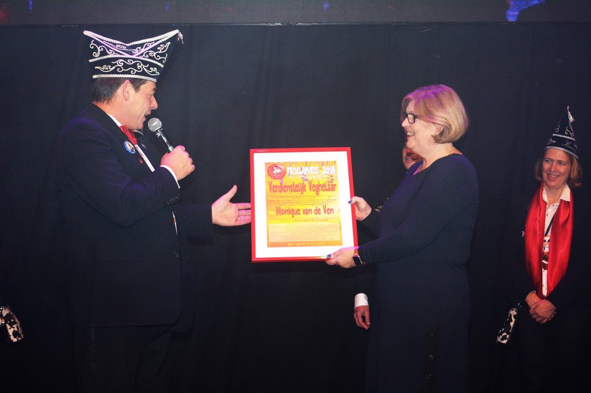 Monique van de Ven is de Verdienstelijk Veghelaar 2018 van Kuussegat. Geweldig wat zij allemaal doet. Zo verdiend! Proficiat!!