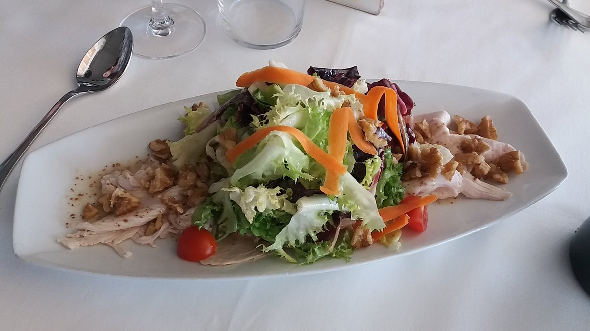 comebebeama69's tweet photo. Qué buenos ratos, amigos y #CocinaHonesta disfrutamos cada vez que vamos a Restaurante AMADOR #Malaga y hoy no ha sido una excepción, con #servicio10, espectaculares #vistas, #MenuDegustacion #entrante #principal #restaurantweek2017 2/3 https://t.co/PC9RzZQJmV