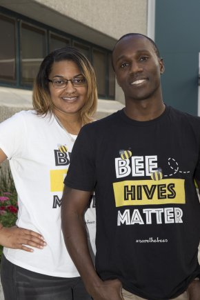 CSMMEDCOM's tweet photo. #BeehivesMatter #MEDDAC #Soldier gets his buzz fix feeding honey makers Find out why: https://t.co/mvQ5CSrMWf https://t.co/x7e1BVL1Ia