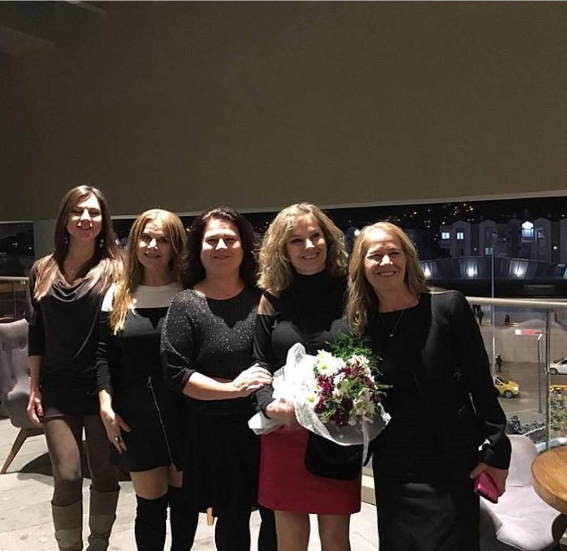 Enverim_Kaleli's tweet photo. Zaafim olan aile 💕 kalplerine , duruslarina , yaklaşımlarına ayrı ayrı 🌹 çokça maşallah 🙏🍀

#ElçinSangu https://t.co/LROnHn1ZfN