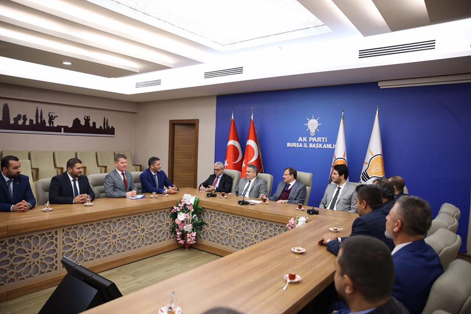 ayhan_salman's tweet photo. Başbakan Yardımcımız Sn. @Hakan_cavusoglu ile birlikte Bursa Roman Dernekleri Federasyonu'nun değerli yöneticileri ile biraraya geldik. https://t.co/cNCKjUn2Uw