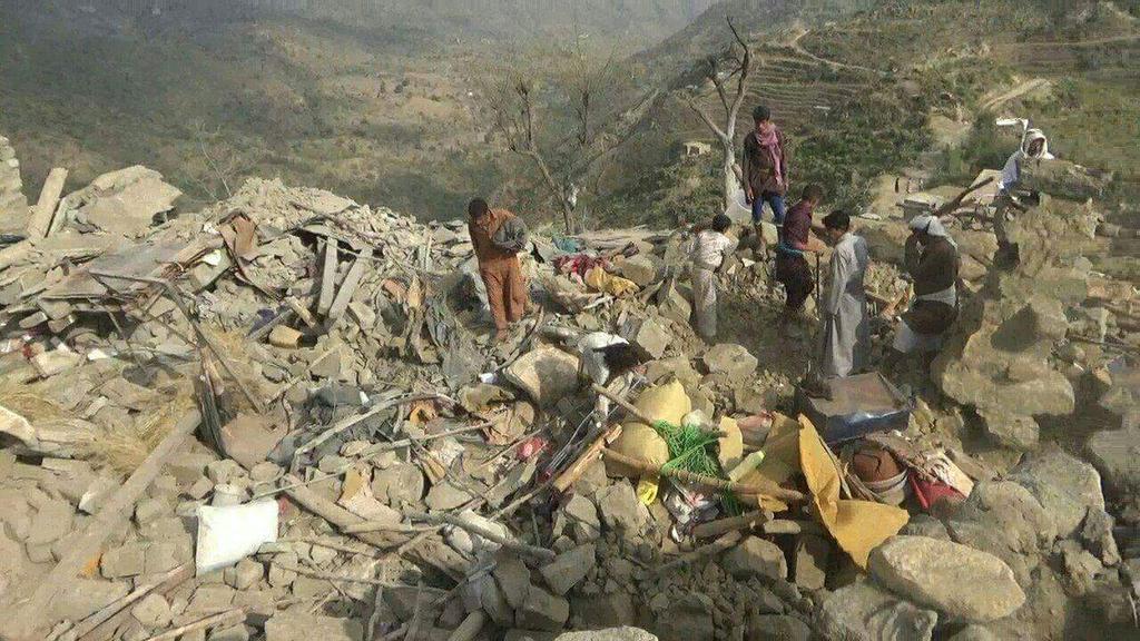 akram1_1's tweet photo. @A7medJa7af @zinadabo @inabster @UN @YemenTodayTV1 @UNReliefChief @meNabster @LuigiGrimaldi19 @DFailli @teddy_cat1 @Mpeacemaker @hazelglasgow @m_almoayed @hrw Another massacre committed by Saudi-led coalition but not in sanaa , It was in sadaa city #razih area . destroyed whole house
" Killed 4 people , 2 old men &
2 kids their age 5 year and 9 month "
& injured 3 men and one woman
#Yemen
#HConRes81
#stoparming https://t.co/scvVqoFgtI
