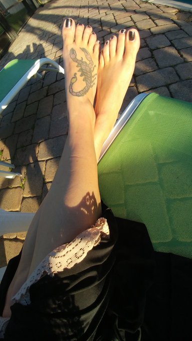 Time for a new pedi..lookin kinda rough😮 https://t.co/ox1WOe8zZj<a href="/tag/footfetishpetite"class="tags"><span>#footfetishpetite</span></a>