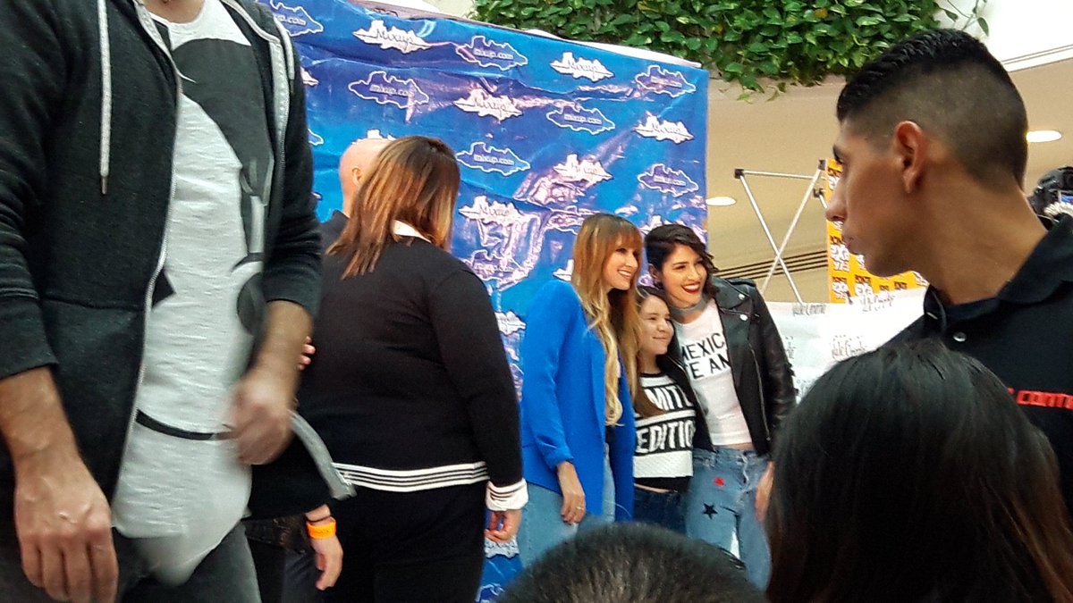 HaAshOnline's tweet photo. @haashoficial en Galerías Valle Oriente!! #30FebMTY https://t.co/6ITRBNh4DW