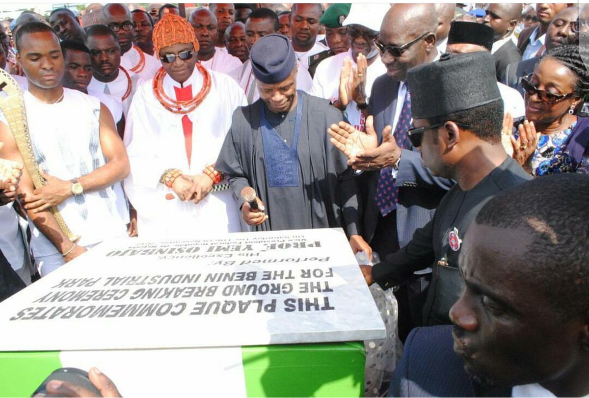 art_x_edo's tweet photo. HRM OBA Ewuare II of Benin Kingdom, Vice President, Yemi Osinbajo, hosted by His Excellency @governorobaseki, at the groundbreaking of the Benin Industrial Park at Iyanomo in Ikpoba-Okha LGA.
#BeninIndustrialPark
#Alaghodaro2017 #benin
#EdoLetsGOFurtherTogether
#BRONZECITY #brass https://t.co/h4bMhVNvSb