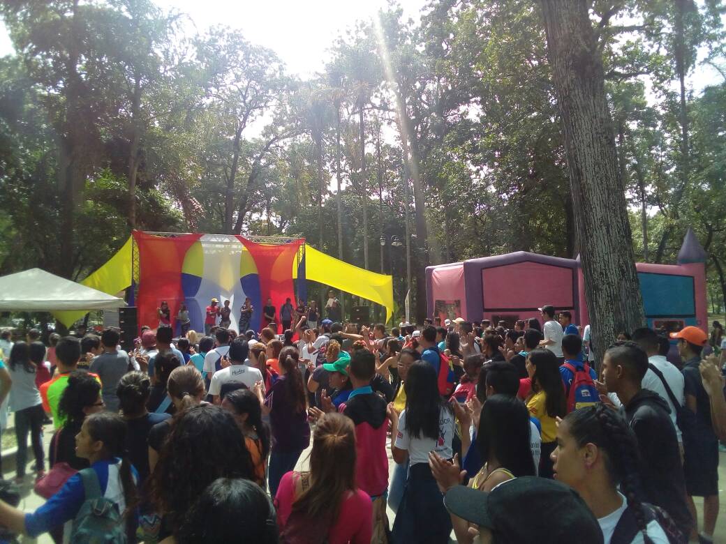 pinfantea's tweet photo. ¡CON TODO! Arrancó el Plan Recrea tu Chamba. Esparcimiento deportivo, físico y cultural a más de 2mil puntos a nivel nacional y 100 en Ccs https://t.co/q0TqeRbDRs