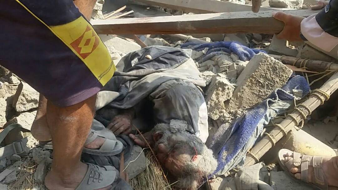 akram1_1's tweet photo. @A7medJa7af @zinadabo @inabster @UN @YemenTodayTV1 @UNReliefChief @meNabster @LuigiGrimaldi19 @DFailli @teddy_cat1 @Mpeacemaker @hazelglasgow @m_almoayed @hrw Another massacre committed by Saudi-led coalition but not in sanaa , It was in sadaa city #razih area . destroyed whole house
" Killed 4 people , 2 old men &
2 kids their age 5 year and 9 month "
& injured 3 men and one woman
#Yemen
#HConRes81
#stoparming https://t.co/scvVqoFgtI