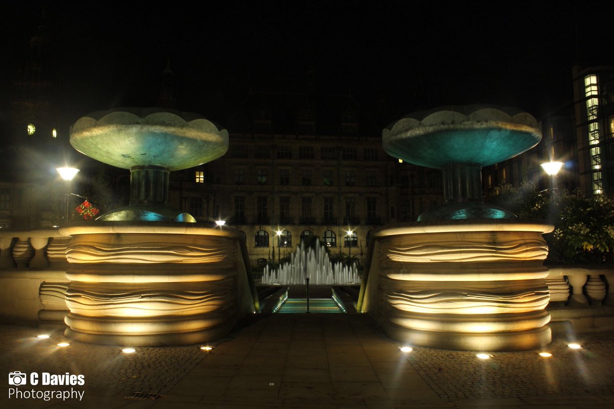 cdaviesimages's tweet photo. Peace Gardens at night!
#sheffield #sheffieldissuper #sheffieldatnight https://t.co/KrC3WgTpRC