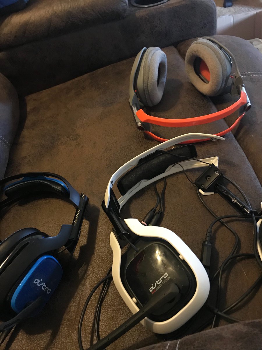 RQub3d's tweet photo. 3 generations of headsets none of them work @ASTROGaming https://t.co/Kd3KLAd85e