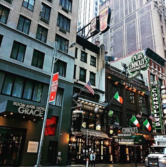 RoomMateHotels's tweet photo. Hacemos lo imposible, posible: COCKTAILS + PISCINA + TIMES SQUARE 🗽🍸 #ILoveRoomMate IG t1na70 https://t.co/hjphpc3TEf https://t.co/cTNzzDLHcc