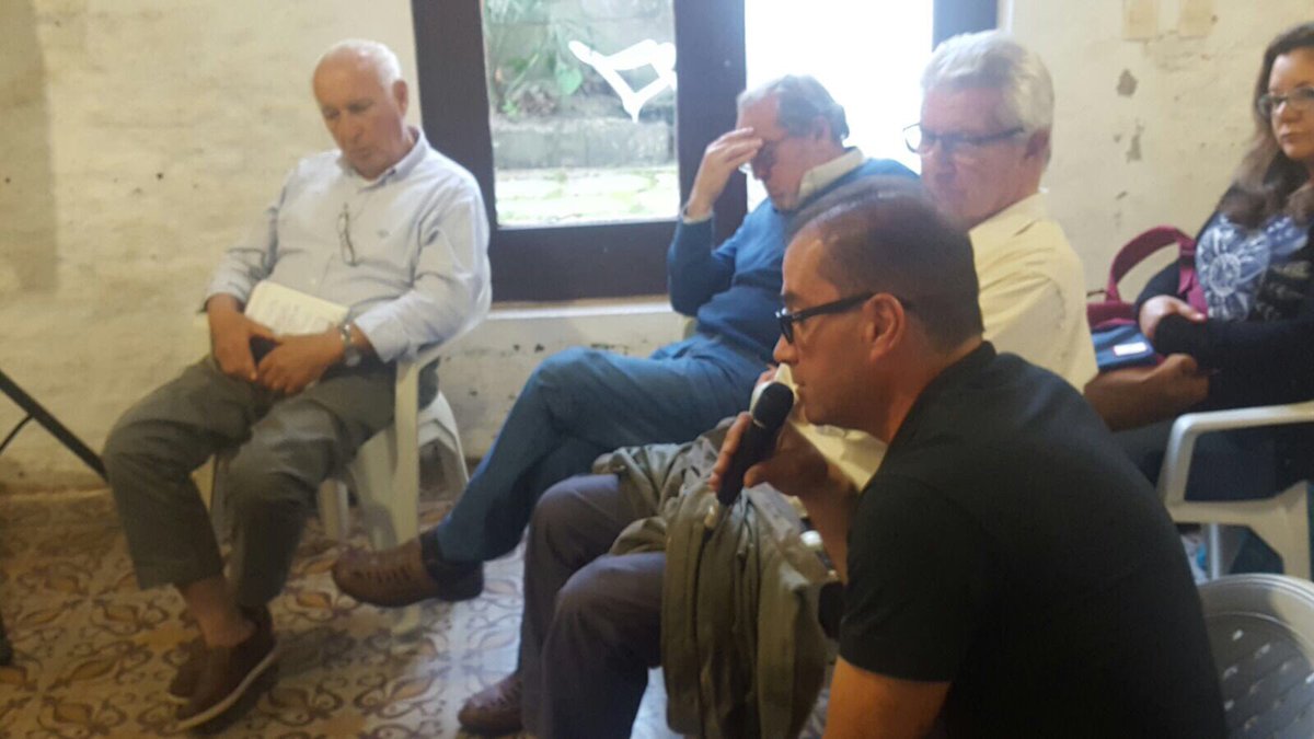 Frente_Amplio's tweet photo. ¡Comienza el intercambio! 
Los participantes preguntan y comentan.
#DecoFA Rocha https://t.co/82m2mlB7CN