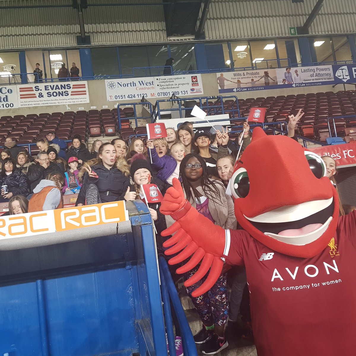 NLACommunity's tweet photo. Brilliant night. Our NLA girls watching their LFC Ladies. @LFCLadies https://t.co/WQfmMeaYid
